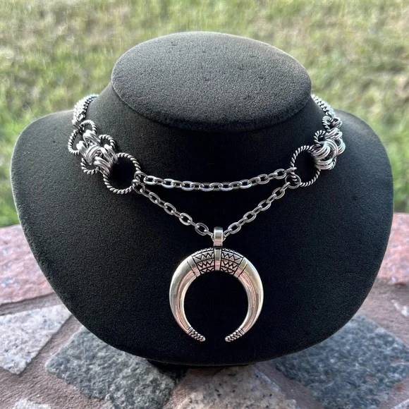 Handmade maille choker & up side down moon charm necklace - Picture 10 of 11